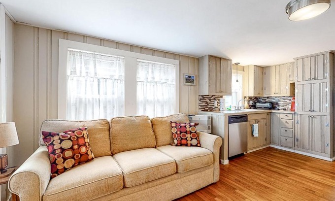 Hampton Apartment | Cool Change