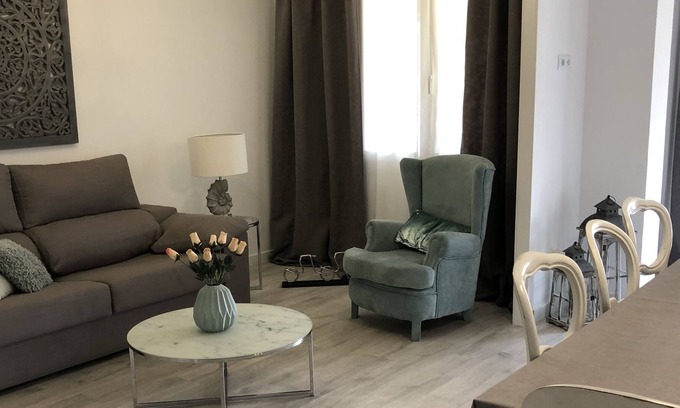La Maternitat i Sant Ramon Apartment | Cool Chick and Comfortable Flat, Close to FCB stadium. 2 Bahtrooms.Free wifi