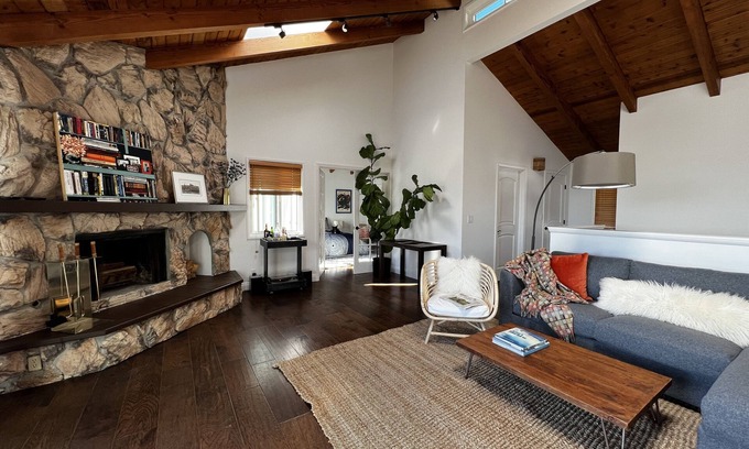 Malibu House | Cool Spacious Malibu House