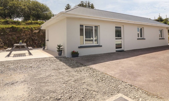 Glenbeigh Cottage | COOLNAHARRAGILL LOWER ANNEXE in Glenbeigh, County Kerry