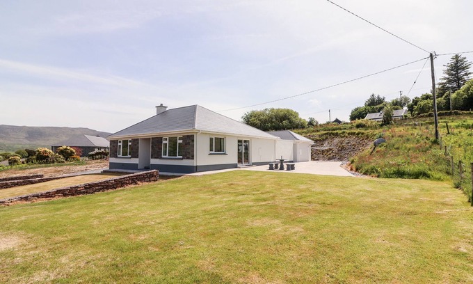 Glenbeigh House | COOLNAHARRAGILL LOWER, family friendly in Glenbeigh, County Kerry