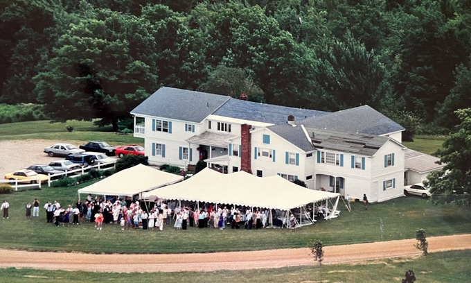 West Dover House | Cooper Hill Inn- 7 mins from Mt. Snow