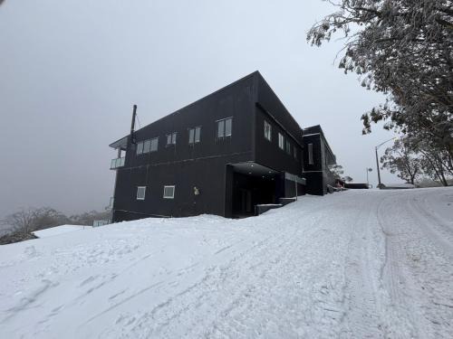 Falls Creek Hotel | Cooroona Alpine Lodge