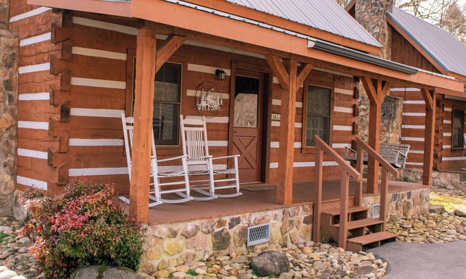 Pittman Center Cabin | Copeland Creek Romantic Getaway