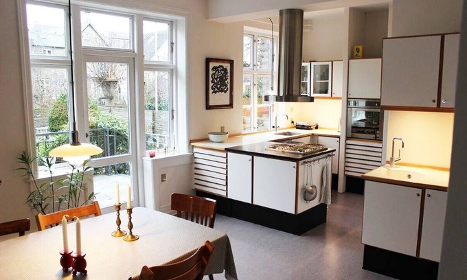 Frederiksberg C Condo | Copenhagen City - Eksklussiv nice 140m2 apartment with terrace & garage