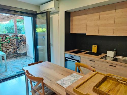 Clos Banet Apartment | Coquet appartement avec patio privatif-Stationnement gratuit à proximité