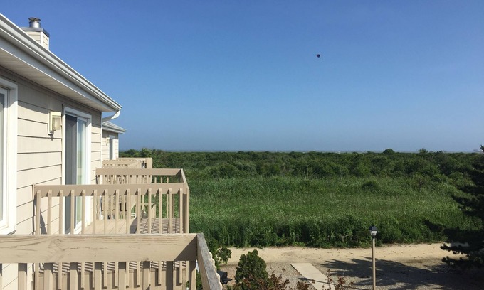Southend House | Coquille BeachTownhouse, Beach Block, Only Short Walk to Private Beach