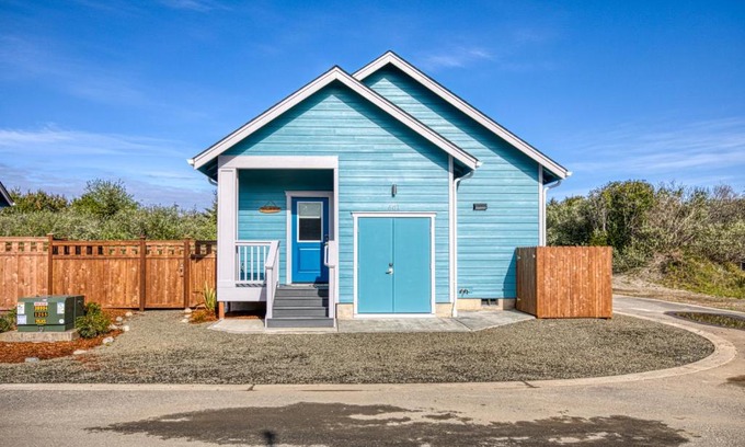 Ocean Shores House | Coral Beach Cottage