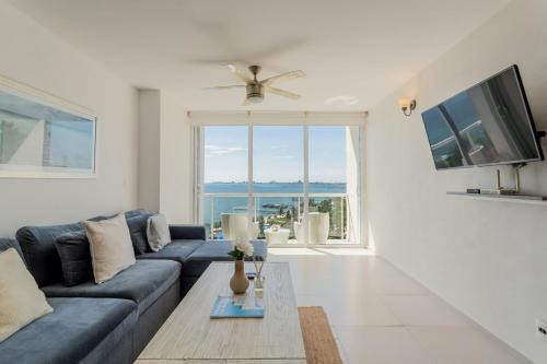 Puerto Juarez Apartment | CORAL Beachfront 2BDR with pool by Casa Paraiso