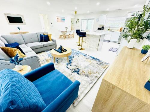 Pelican House | Coral Breeze - Remodeled Pool Game room for 8!