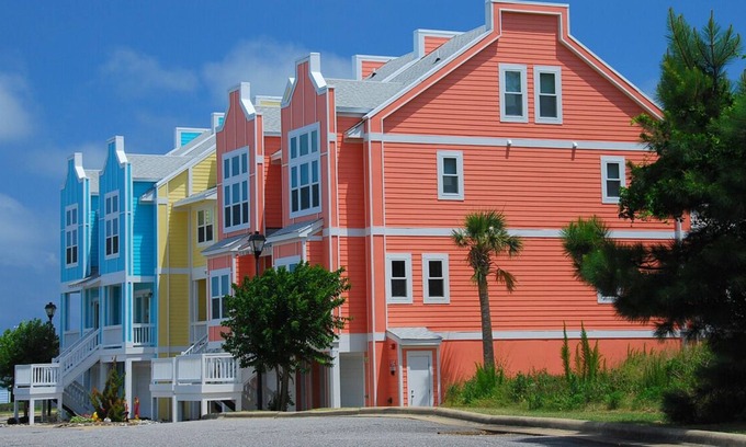 Bermuda Bay House | Coral Gables at Cambridge Cove 3 Bedroom Deluxe Townhome, Waterpark & Near Beach Access!