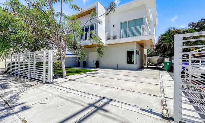Coral Way House | Coral Gables home located in the heart of Miami