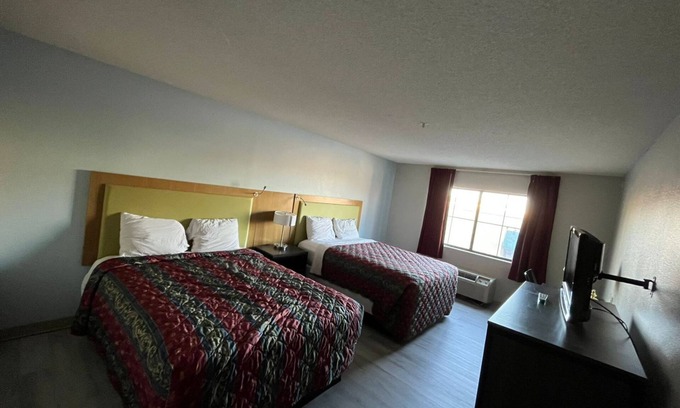College Hill Hotel | Coratel Inn & Suites by Jasper Wesley-Standard 2 Queen Bed Non-Smoking