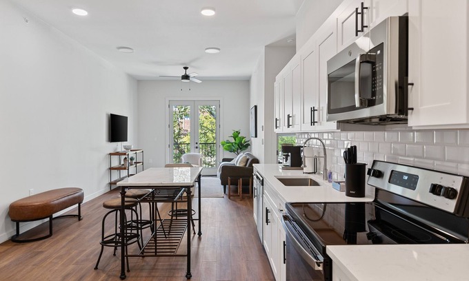 Fort Worth Apartment | Corbin 1206: Spur’s Flat: City Style 1-Bedroom