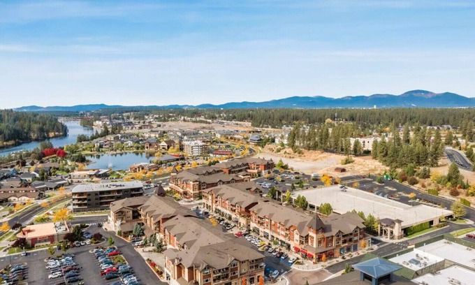 Coeur d'Alene Condo | Corner condo, amazing views, walk to shops and the river!