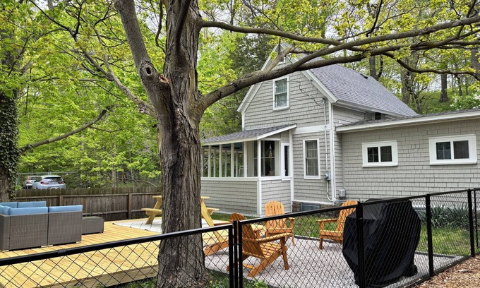 Saugatuck House | Corner Cottage, Downtown Saugatuck