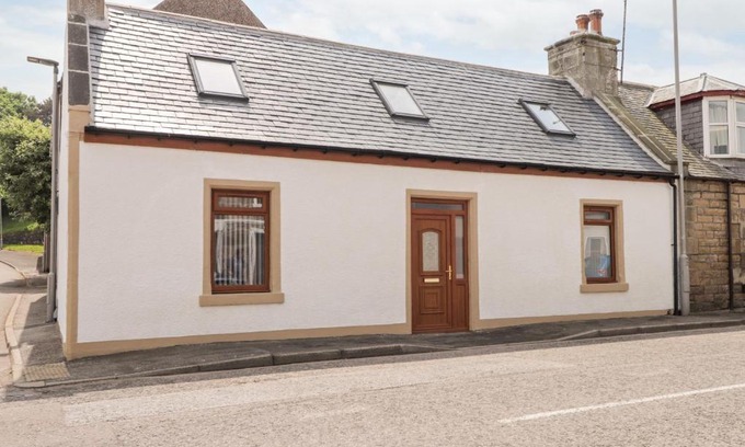 Buckie House | Corner Cottage