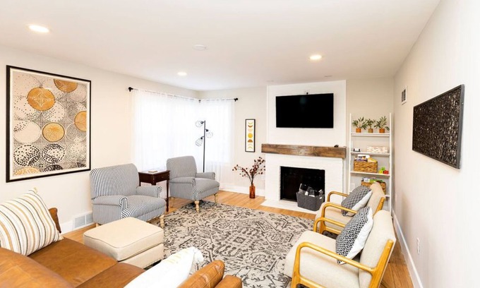 Muskegon House | Corner Crossing:Golden Leaves A True Fall Retreat