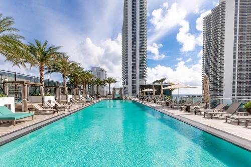 Hollywood South Central Beach House | Corner Modern Ocean View Low Floor