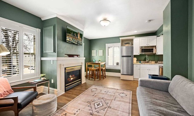 Sturgeon Bay Apartment | Corner Suite - Modern Comfort in the Heart of Downtown Sturgeon Bay