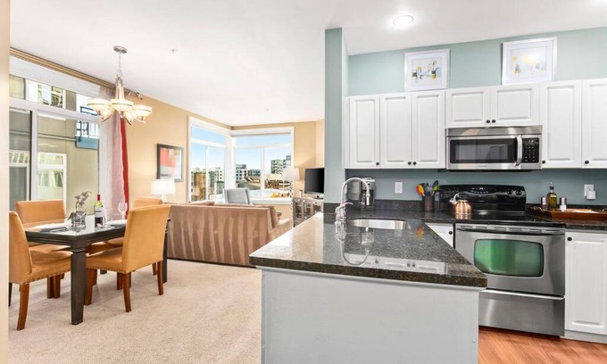 Belltown Apartment | Corner Unit in the middle of it all - 99 Walkscore