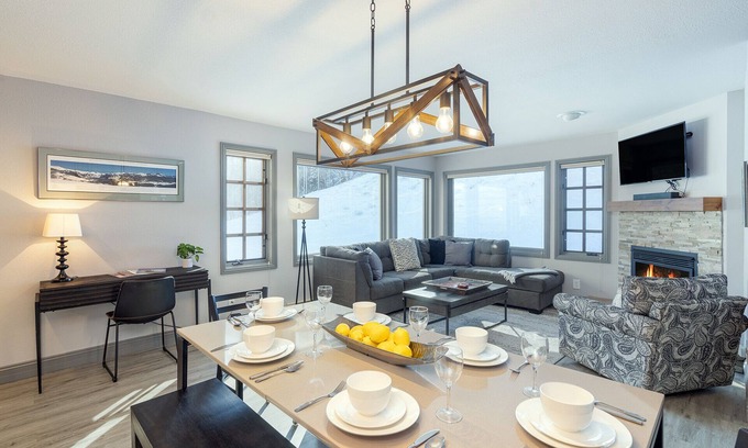 Telluride Condo | Corner Unit, Valley Views! Pool, Hot Tub, Ski In/Out