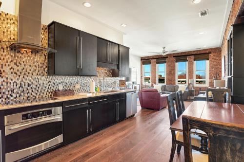 Historic District - North Apartment | Corner View Broughton St Condo with Elevator and Reserved Parking