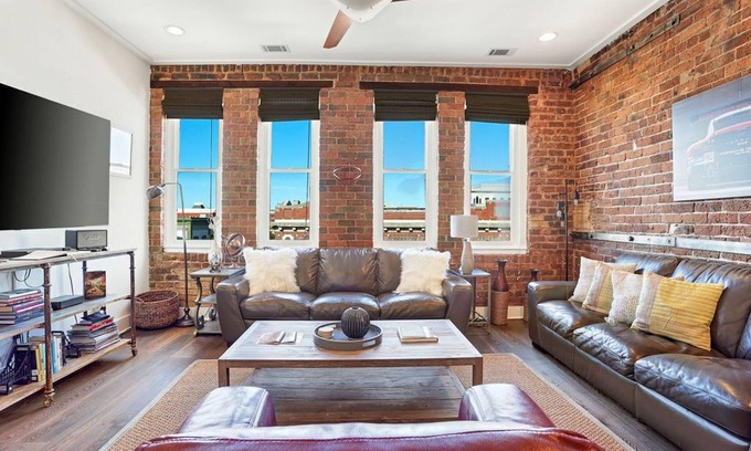 Historic District - North Condo | Corner View Broughton Penthouse with FREE Reserved Parking
