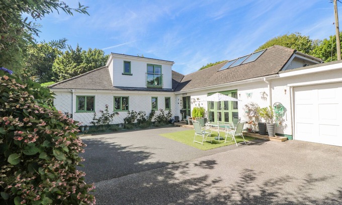 Chysauster Cottage | CORNERSTONE, pet friendly, with hot tub in Penzance