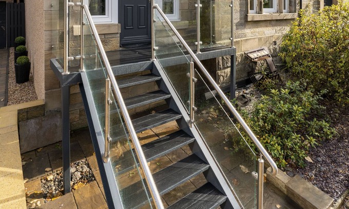 Bridge of Allan Cabin | Cornton Cottage - a cottage that sleeps 3 guests in 1 bedroom