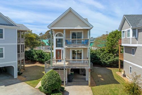 Corolla Light House | Corolla & Lime