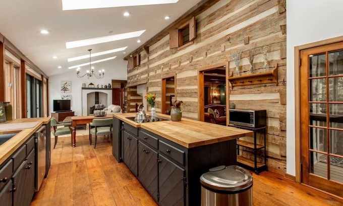 Sandy Springs Cabin | Corp. Rental-Oldest Residence in ATL- NW of City