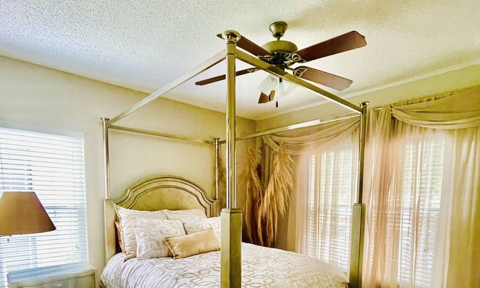 Suwanee Apartment | Corporate / Leisure / Staycation / Home Away from Home /