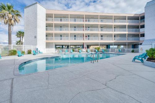 North Beach Apartment | Corpus Christi Condo Pool and Access to North Beach