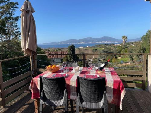 Pietrosella Apartment | Corsicadream Arone superbe appartement dans villa, vue panoramique mer, piscine, proche Porticcio