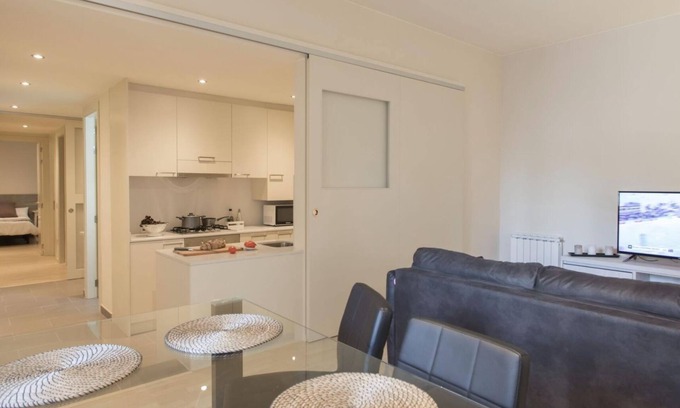 Old Town Apartment | Cort Reial 2A - Holiday Apartment Rental in Girona | Bravissimo