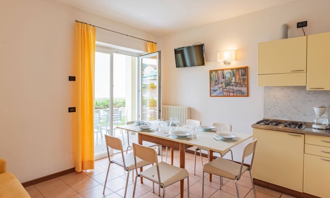 Garda Apartment | Corte delle Rose by Interhome