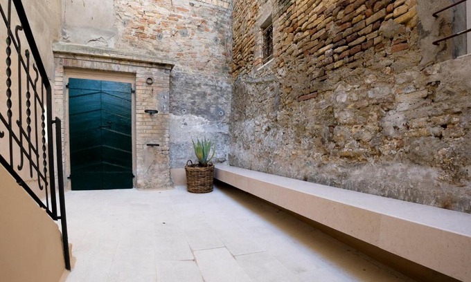 Torre di Palme Apartment | Cortile nel borgo