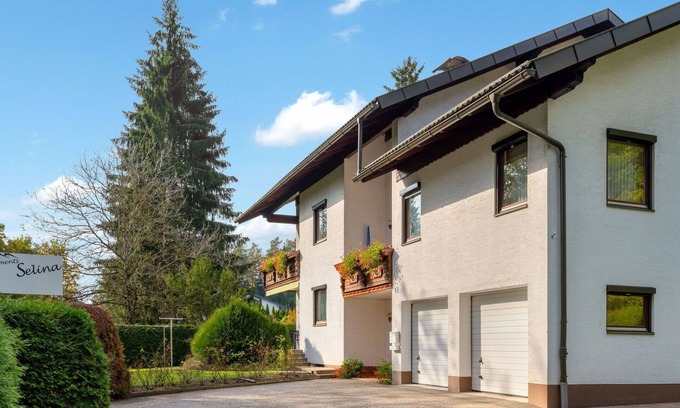 Unterburg am Klopeiner See Apartment | Cosy apartment for 4 guests with WIFI, TV, terrace, pets allowed and parking
