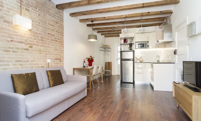 El Camp de l'Arpa del Clot Apartment | Cosy 1 BD APT With Balcony in Sagrada Familia 4