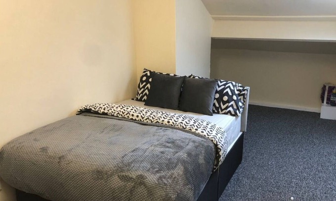 Bury Apartment | Cosy 1-Bed Apartment in Bury Town Centre