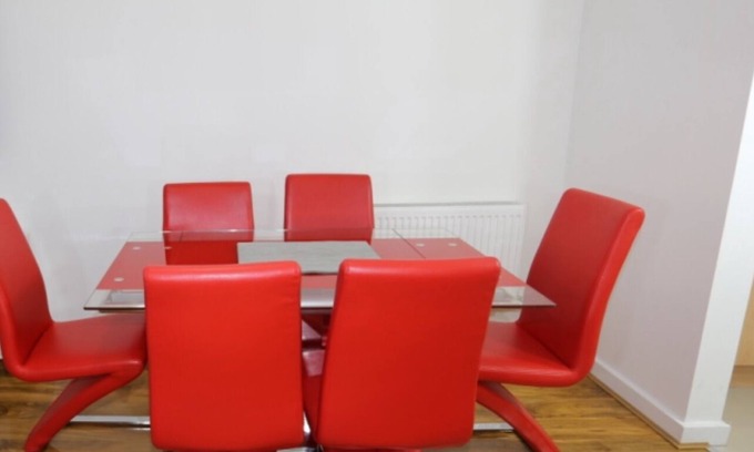 Canning Town Apartment | Cosy 1 Bedroom Apartment in Excel with Balcony
