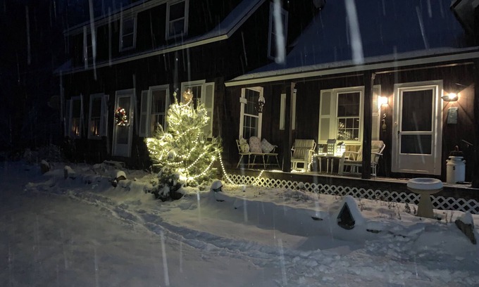 Norwich Other | Cosy 1850s farmhouse with swim pond and firepit, hiking, Dartmouth, King Arthur
