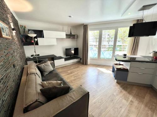 Gambetta Apartment | Cosy 1BR Apt in Modern Residence Paris La Défense