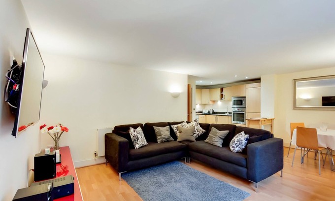 King's Cross Apartment | Cosy 2 bed 2 bath apartment with garden near Kings Cross