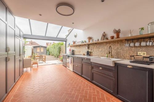 Windsor House | Cosy 2-Bed Cottage, close to Windsor and Legoland