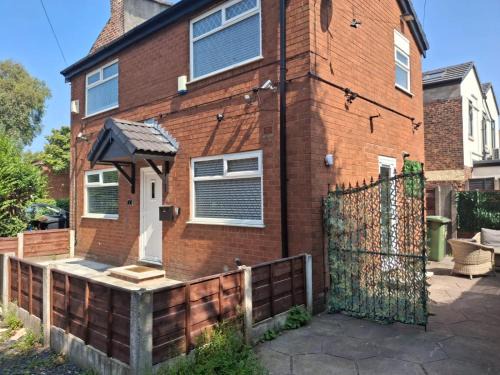 Manchester House | Cosy 2-Bed House in Manchester