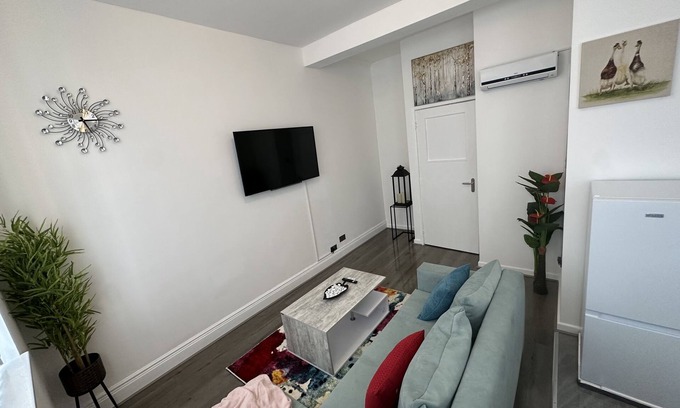 Openshaw Apartment | Cosy 2 bedroom Apartment Close To City Centre & Manchester City Stadium #1