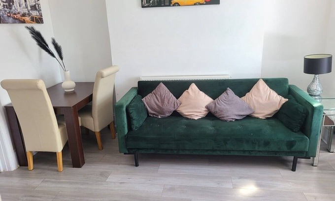 Newport Apartment | Cosy 2 Bedroom Flat-Newport (F2)