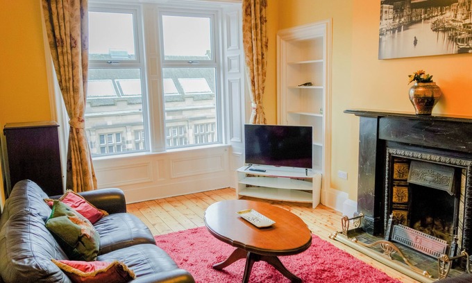 Leith Apartment | Cosy 2BD Flat on Vibrant Leith Walk, Edinburgh